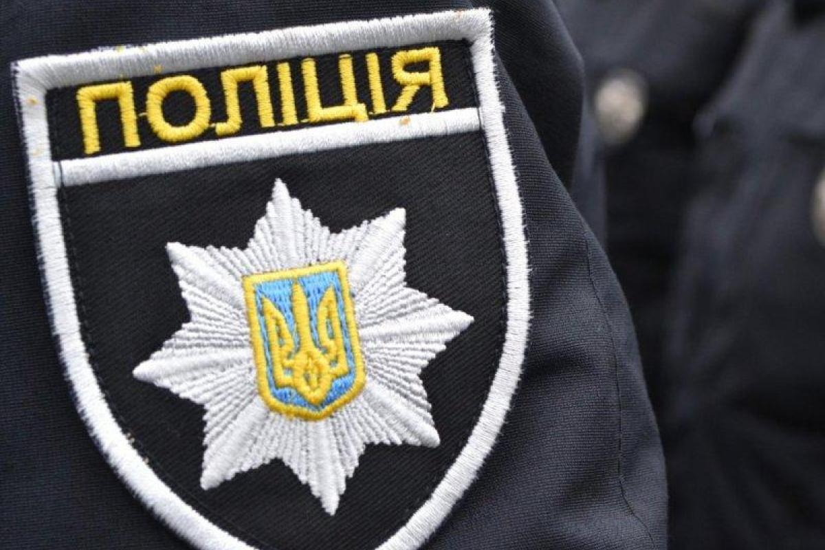 В Лисичанске при оформлении правонарушения пострадала девушка-патрульная В Лисичанске при оформлении правонарушения пострадала девушка-патрульная