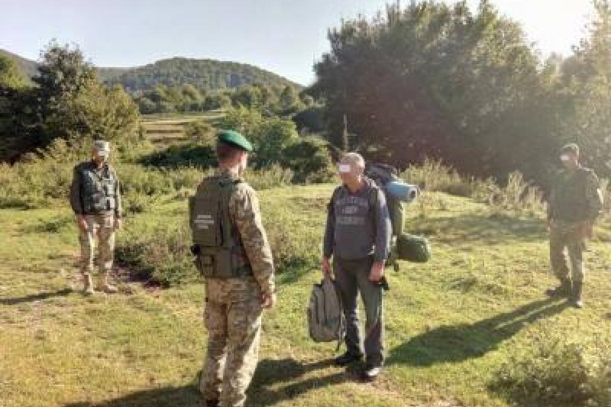 В Европу за лучшей жизнью: на Закарпатье поймали россиянина, который хотел нелегально попасть в Польшу В Европу за лучшей жизнью: на Закарпатье поймали россиянина, который хотел нелегально попасть в Польшу
