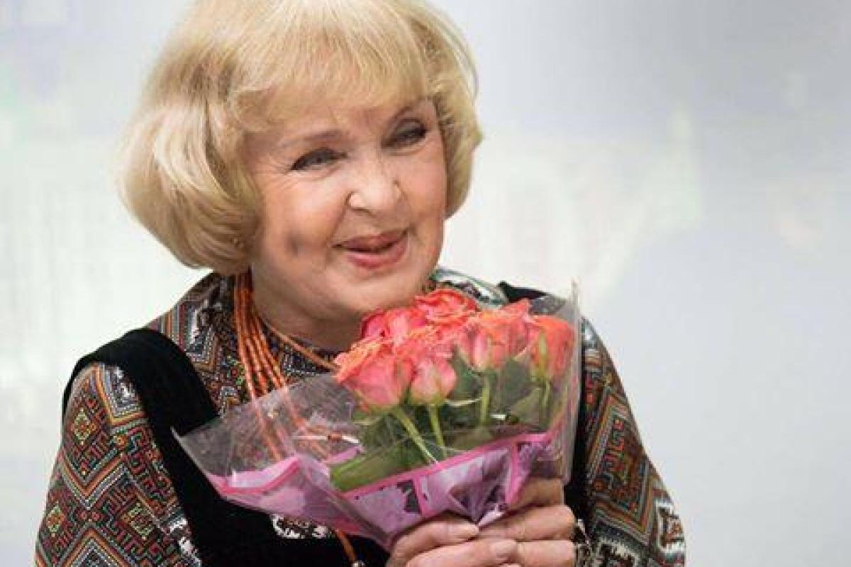 Порошенко отметил почетной премией народную артистку Аду Роговцеву Порошенко отметил почетной премией народную артистку Аду Роговцеву