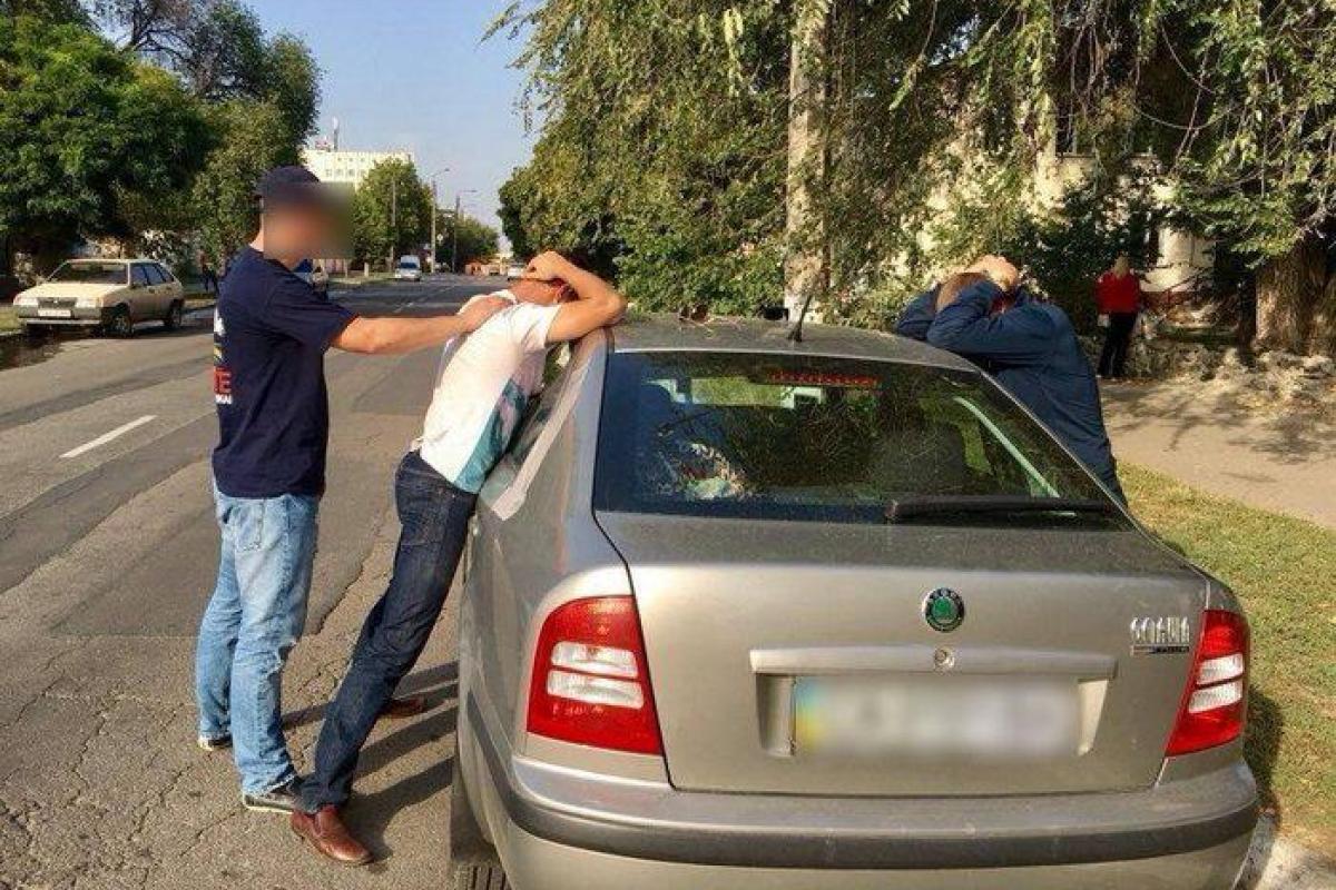 В Умани депутат обложил "данью" бизнесменов за торговлю в период пребывания хасидов-паломников В Умани депутат обложил "данью" бизнесменов за торговлю в период пребывания хасидов-паломников