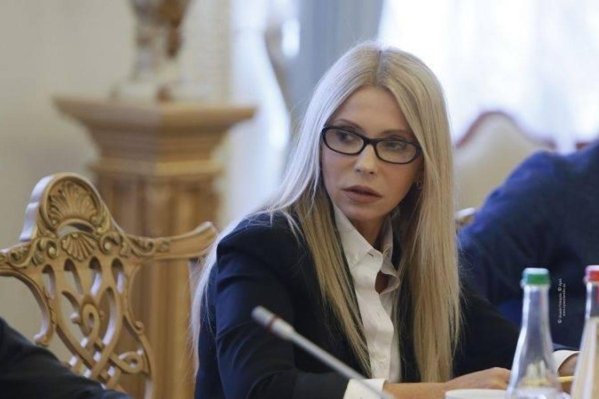 Помолодевшая Тимошенко с распущенными волосами произвела фурор на встрече с Коксом Помолодевшая Тимошенко с распущенными волосами произвела фурор на встрече с Коксом