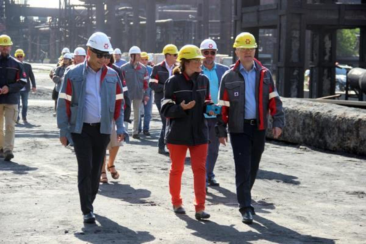 Представители Европарламента посетили с визитом прифронтовую Авдеевку Представители Европарламента посетили с визитом прифронтовую Авдеевку