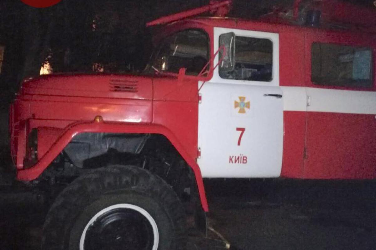 В Киеве произошел пожар, мужчину удалось спасти В Киеве произошел пожар, мужчину удалось спасти