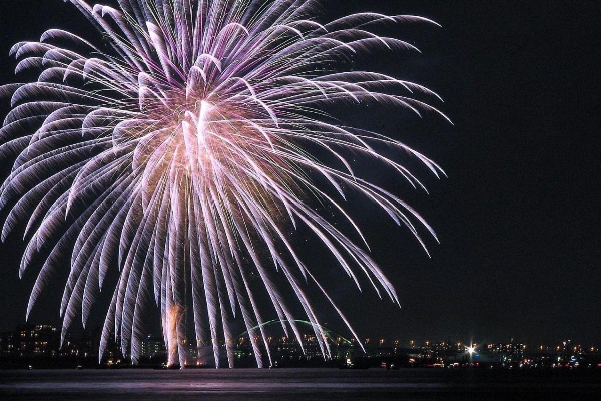 В оккупированной Ясиноватой пьяный боевик открыл огонь из автомата в воздух под звуки салюта