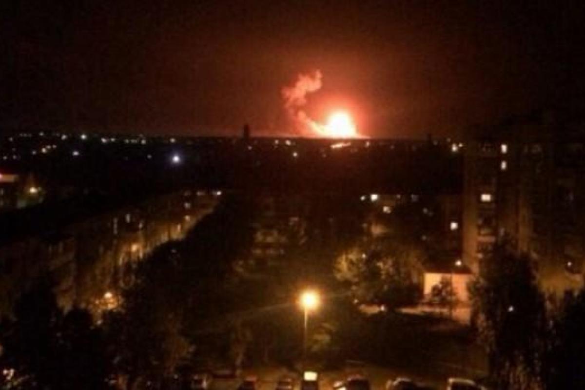 Под Винницей горят и взрываются боеприпасы: в Генштабе уверяют, что химического оружия на складе нет Под Винницей горят и взрываются боеприпасы: в Генштабе уверяют, что химического оружия на складе нет