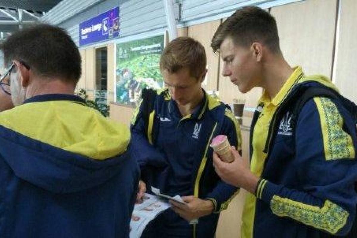 Украинская сборная по футболу отправилась в Исландию на отбор для ЧМ-2018 Украинская сборная по футболу отправилась в Исландию на отбор для ЧМ-2018