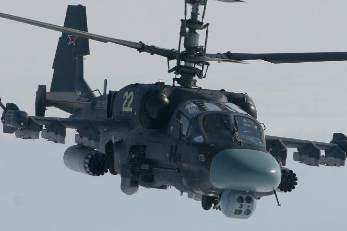 Над Херсонской областью заметили "российский" военный вертолет - кадры