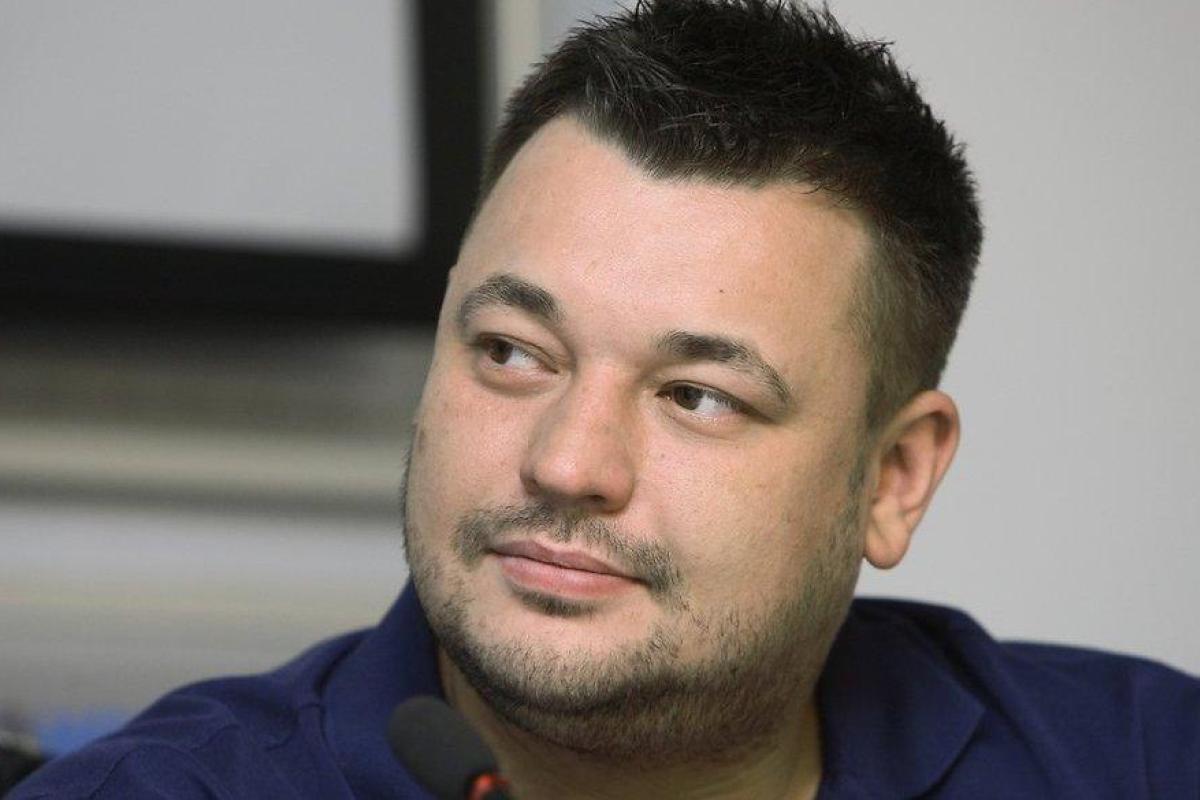 "Осваиваем паркур": певец Сергей Жуков показал, как его дети "висят" на крыше небоскреба "Осваиваем паркур": певец Сергей Жуков показал, как его дети "висят" на крыше небоскреба