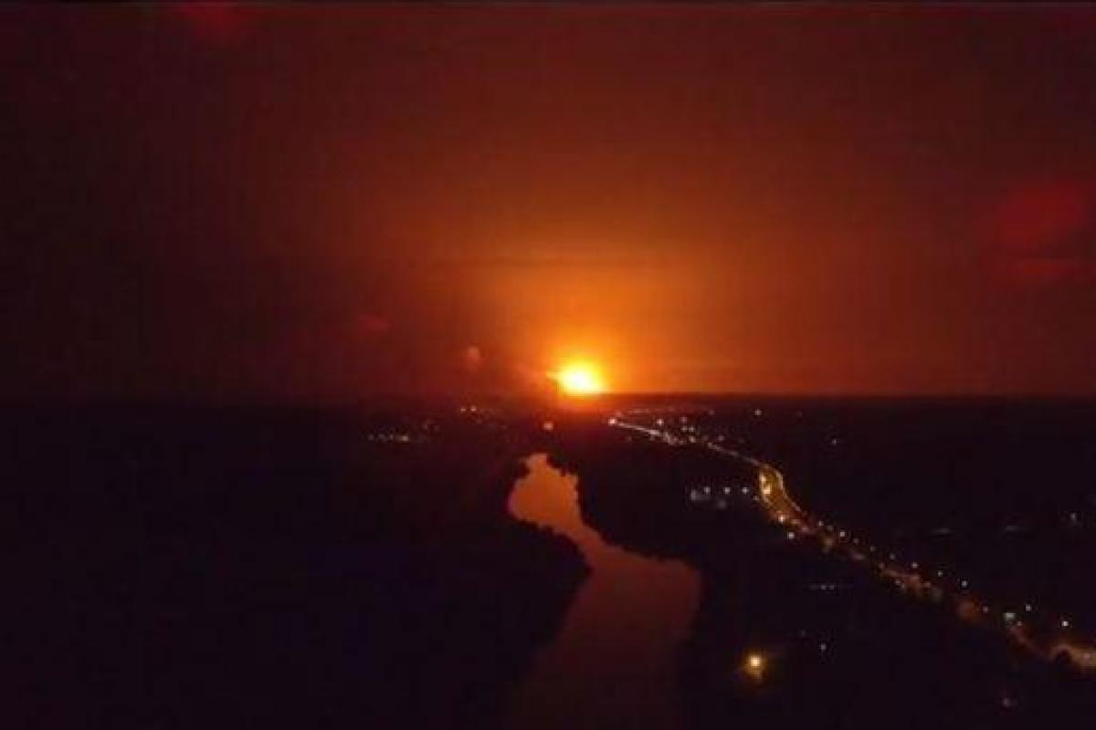 Из-за пожара на военном складе под Винницей изменены маршруты 47 поездов Из-за пожара на военном складе под Винницей изменены маршруты 47 поездов