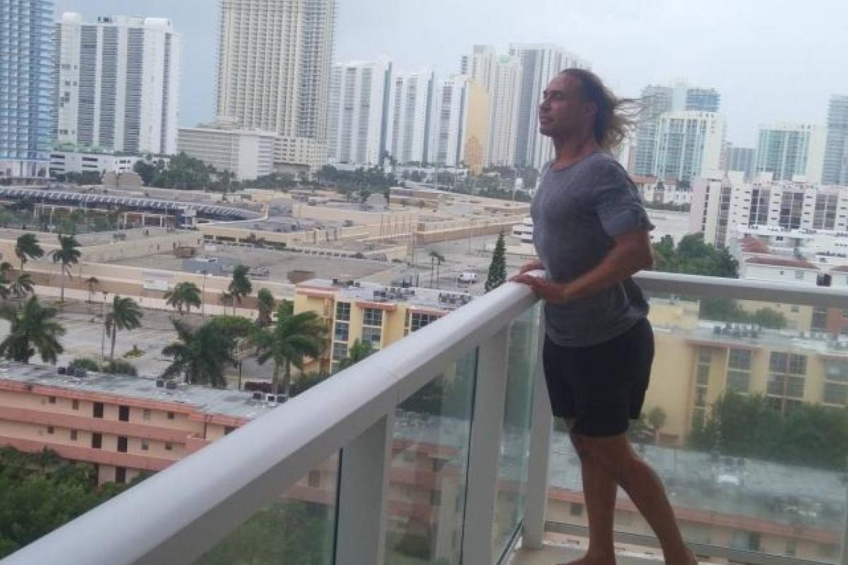 Сергей "Тарзан" Глушко оказался в эпицентре урагана "Ирма" во Флориде Сергей "Тарзан" Глушко оказался в эпицентре урагана "Ирма" во Флориде