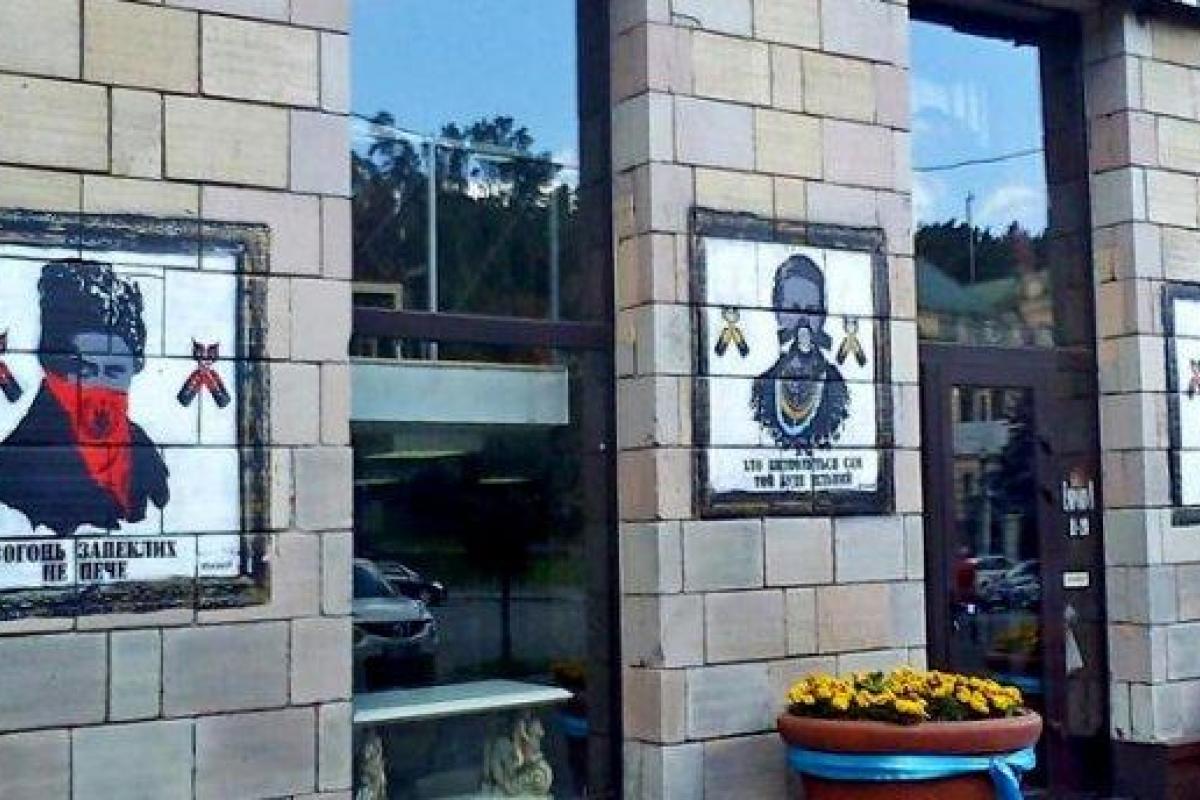 Солист группы "Океан Эльзы" резко высказался по поводу уничтожения граффити времен Майдана Солист группы "Океан Эльзы" резко высказался по поводу уничтожения граффити времен Майдана