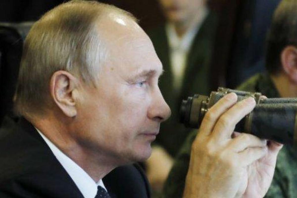 "Зачем загородили результат реформ?", - соцсети высмеяли подготовку Путина к выборам