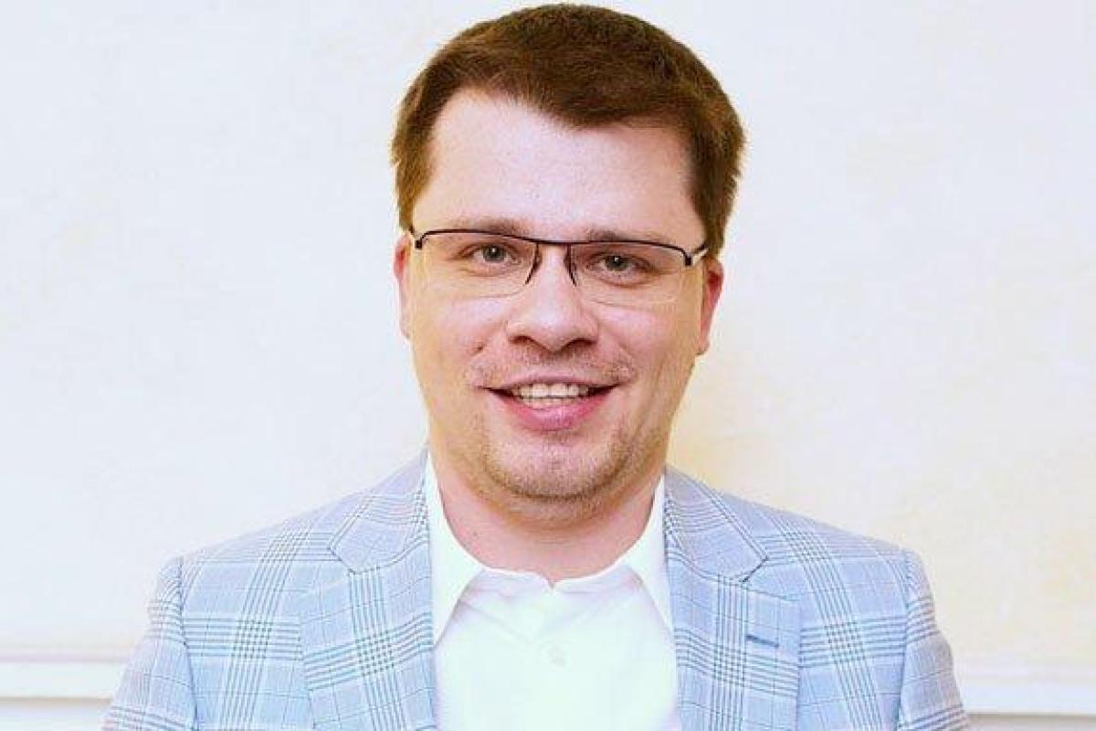 "Силиконовый я": Шоумен Гарик Харламов показал свою копию "Силиконовый я": Шоумен Гарик Харламов показал свою копию