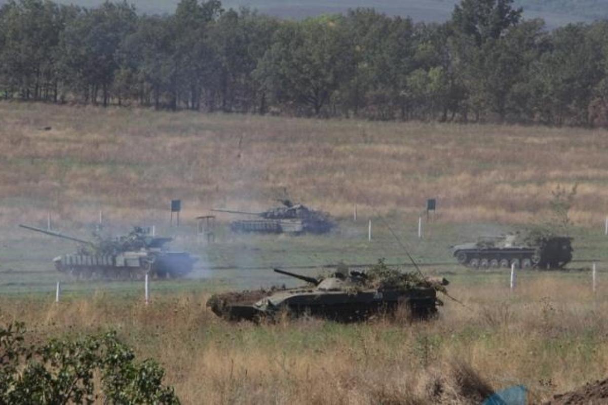 Боевики «ЛНР» провели масштабные учения на полигоне: опубликовано видео Боевики «ЛНР» провели масштабные учения на полигоне: опубликовано видео