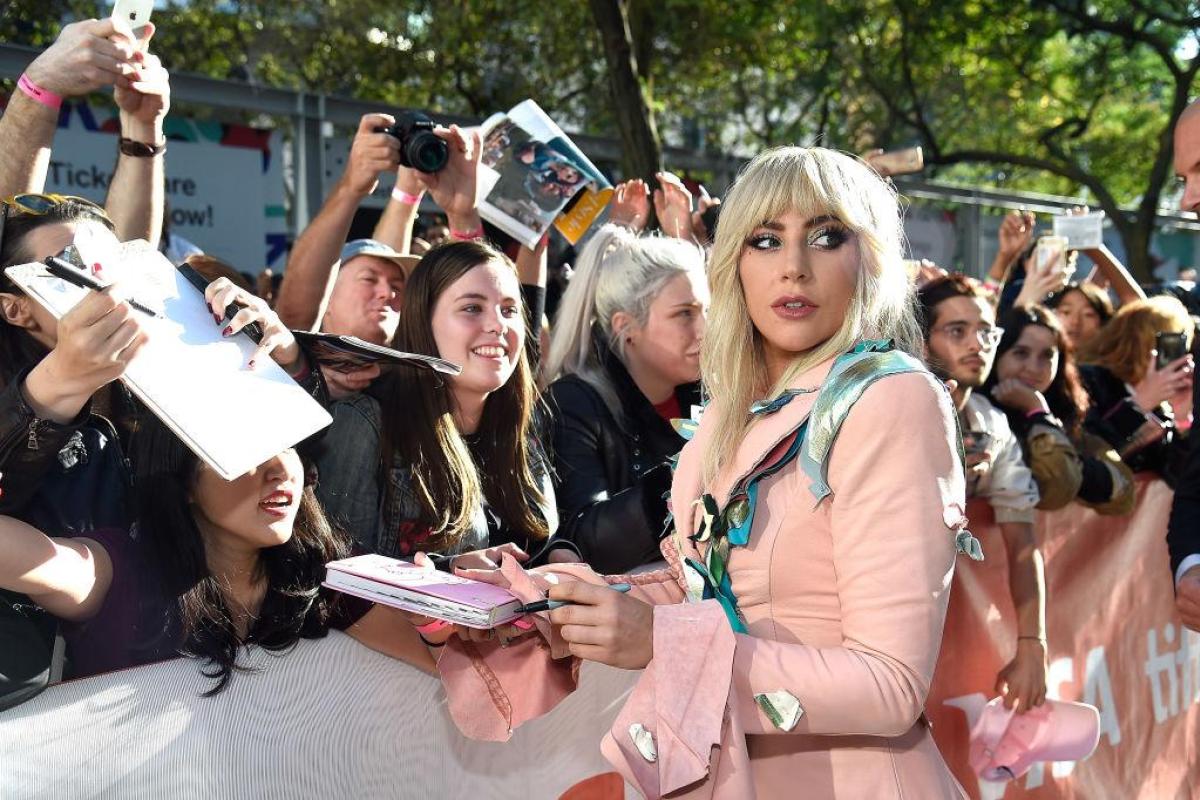 "Моя жизнь напоминает руины": Леди Гага раскрыла тайну страшного недуга, который может оставить ее бездетной "Моя жизнь напоминает руины": Леди Гага раскрыла тайну страшного недуга, который может оставить ее бездетной