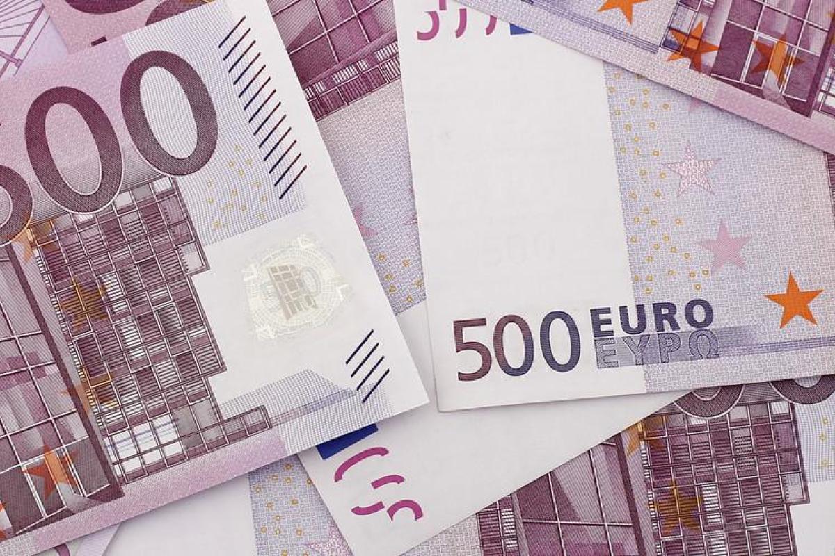 "Грязные деньги": Туалеты Женевы забиты банкнотами номиналом в 500 евро