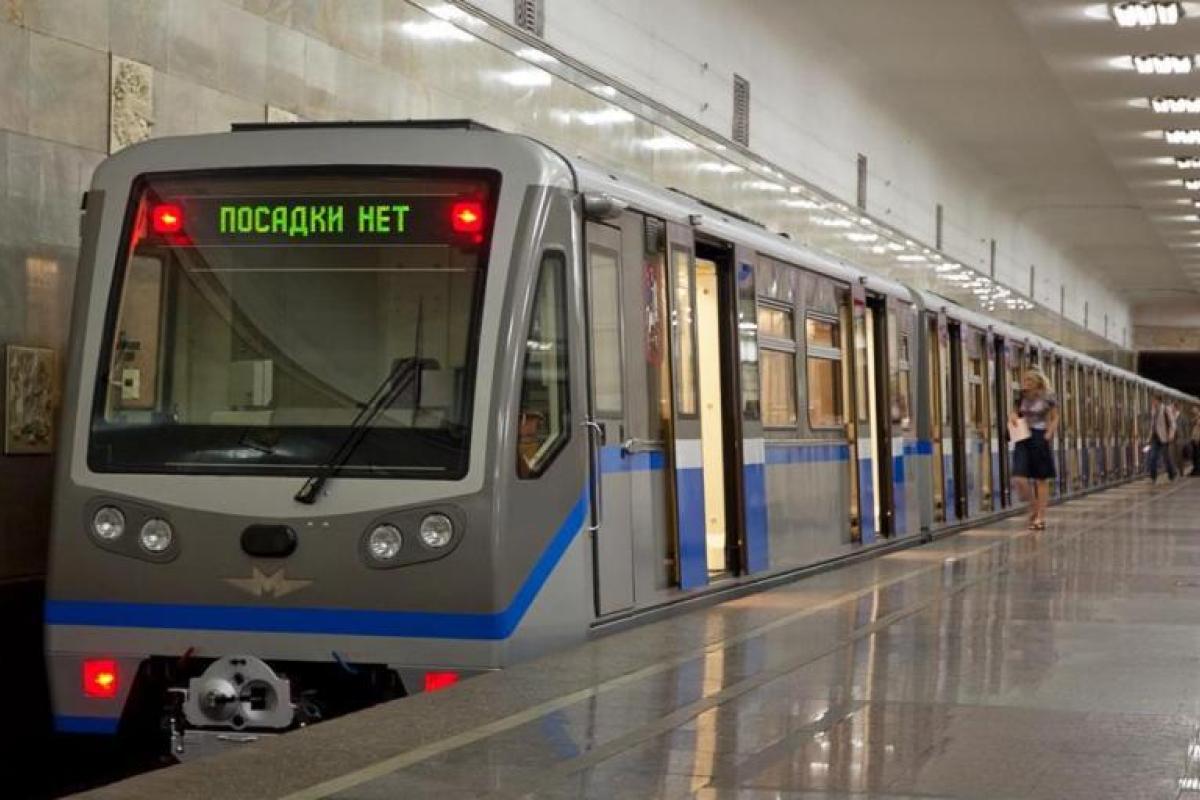 В метро Москвы поезд врезался в стену В метро Москвы поезд врезался в стену