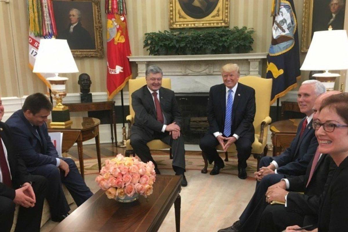 Порошенко назвал встречу с Трампом "чрезвычайно продуктивной" Порошенко назвал встречу с Трампом "чрезвычайно продуктивной"
