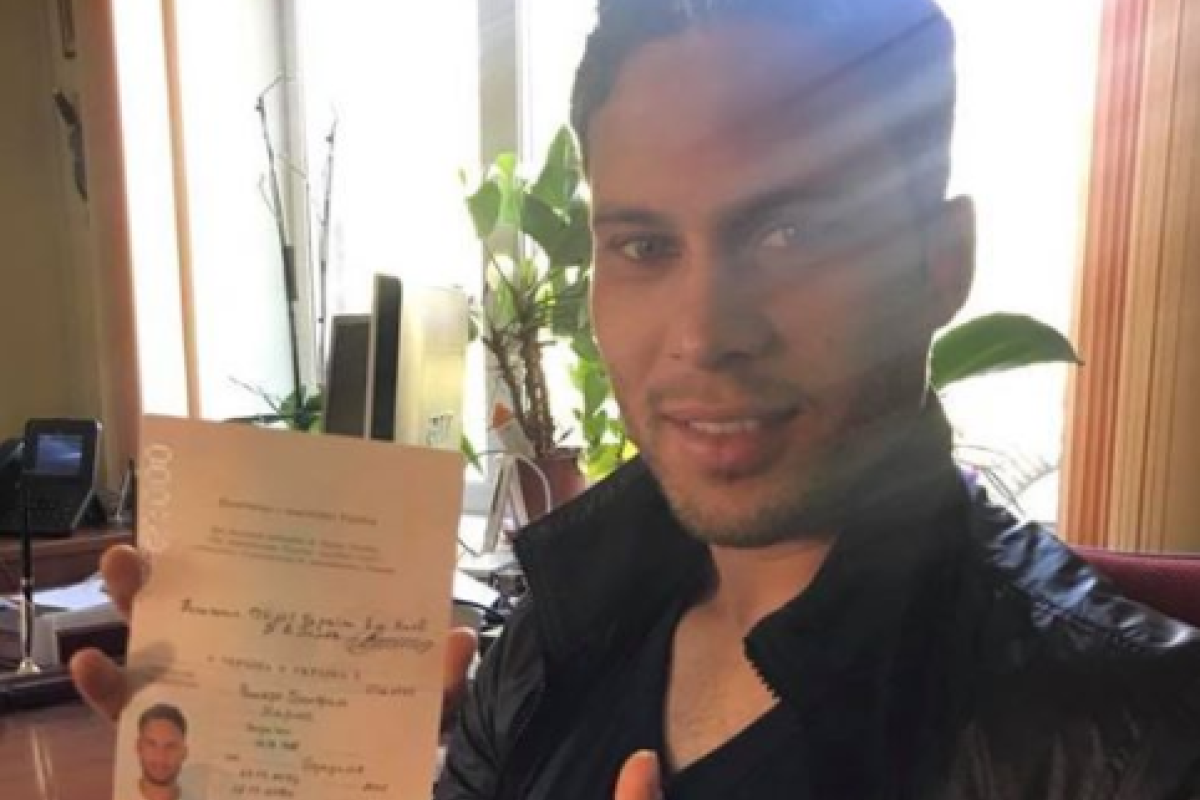 Полузащитник "Шахтера" Марлос официально стал украинцем Полузащитник "Шахтера" Марлос официально стал украинцем