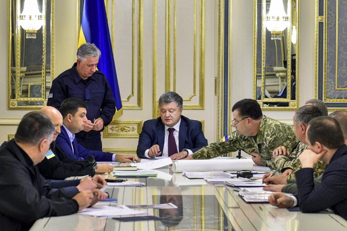 Стали известны итоги заседания военного кабинета СНБО во главе с Порошенко Стали известны итоги заседания военного кабинета СНБО во главе с Порошенко
