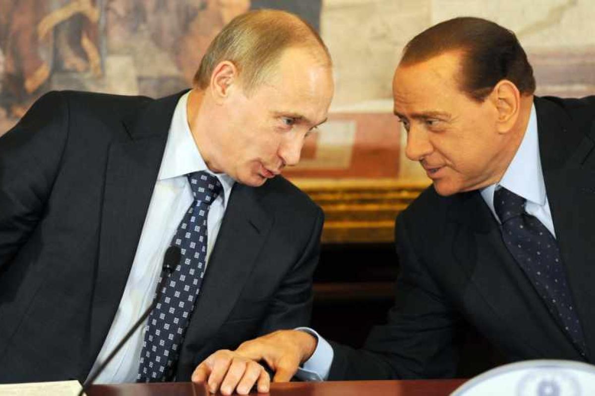 День рождения Путина: российскому лидеру презентовали "интимный" подарок ручной работы День рождения Путина: российскому лидеру презентовали "интимный" подарок ручной работы