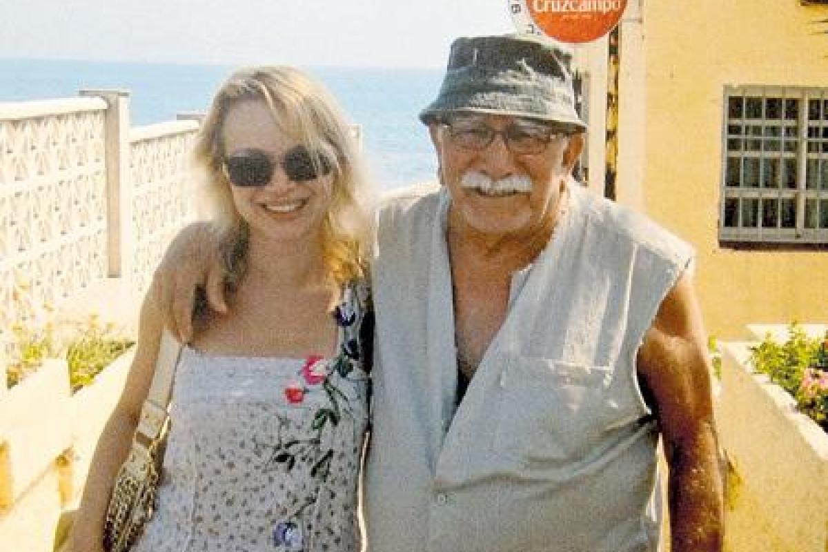 Армен Джигарханян назвал молодую жену воровкой и готовит документы на развод Армен Джигарханян назвал молодую жену воровкой и готовит документы на развод