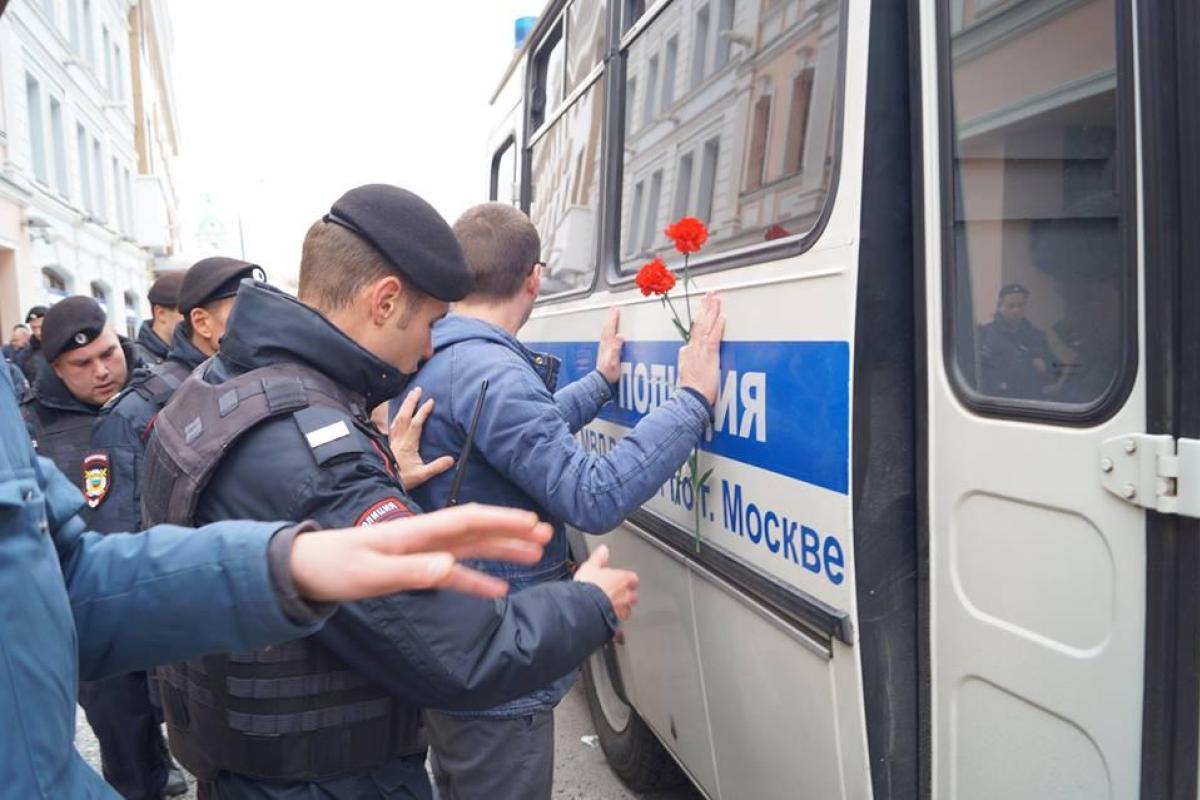 Акция протеста против цензуры в Москве: в сети сообщили о массовых задержаниях активистов Акция протеста против цензуры в Москве: в сети сообщили о массовых задержаниях активистов
