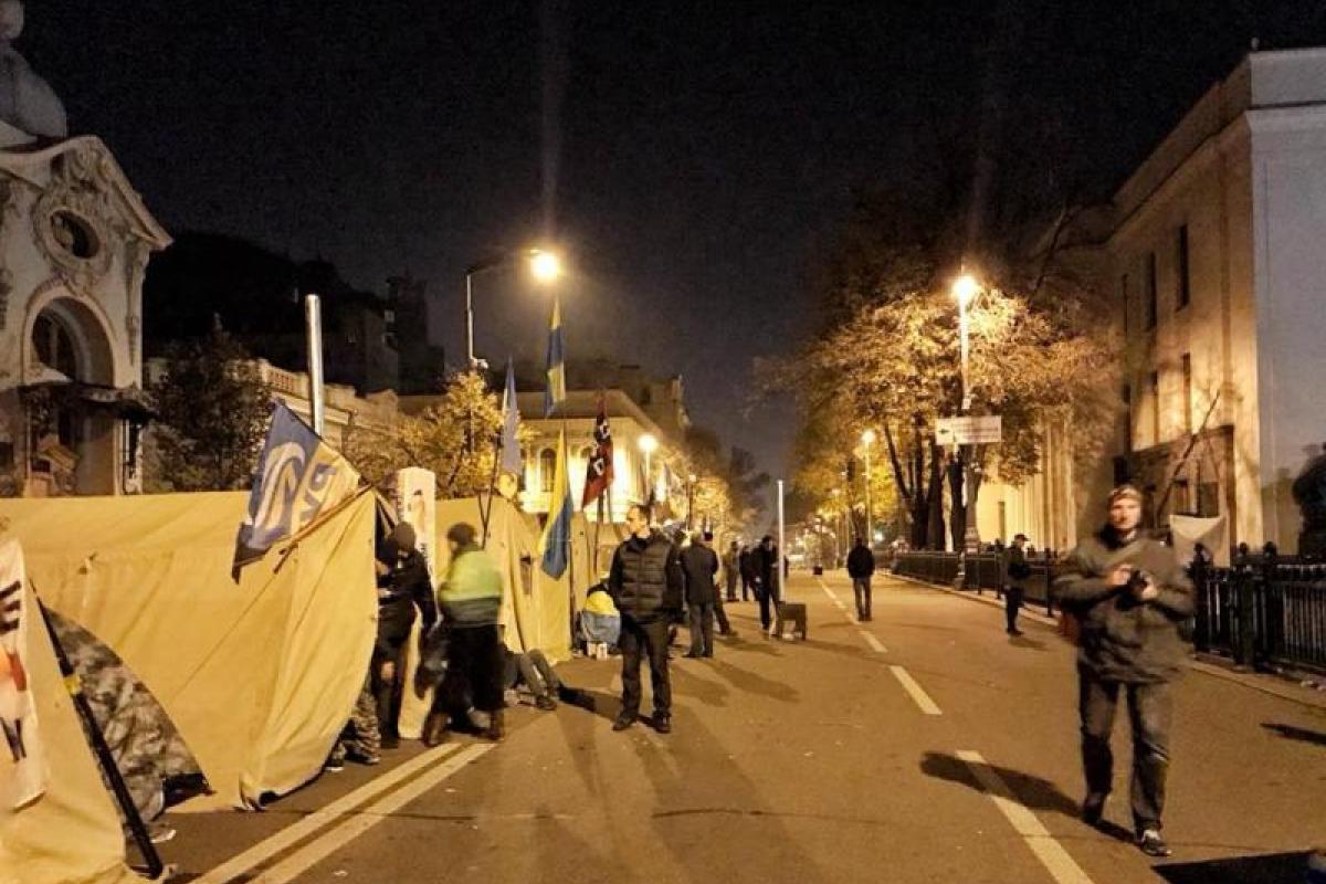 "Нас привезли на один день": Тымчук пообщался митингующими и выяснил интересные подробности "Нас привезли на один день": Тымчук пообщался митингующими и выяснил интересные подробности