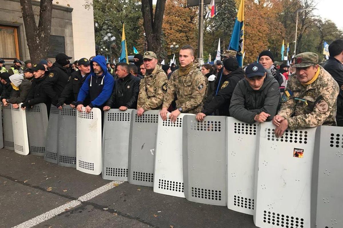 Ситуация в Киеве: под Радой разбили палаточный городок, звучали залпы артиллерии Ситуация в Киеве: под Радой разбили палаточный городок, звучали залпы артиллерии