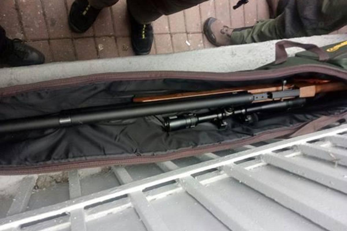В Киеве мужчина направлялся с оружием на акцию под ВРУ В Киеве мужчина направлялся с оружием на акцию под ВРУ