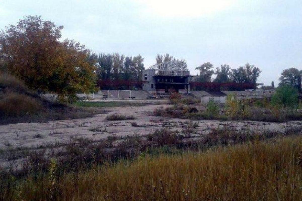 Стадион "Авангард" в Макеевке до войны и сейчас: в сети сравнили фото Стадион "Авангард" в Макеевке до войны и сейчас: в сети сравнили фото