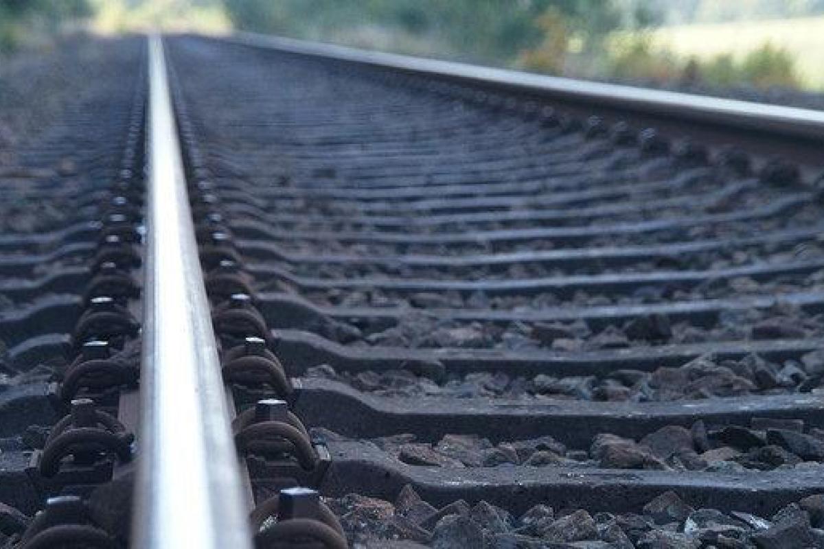 В Харьковской области подросток совершил суицид, бросившись под поезд В Харьковской области подросток совершил суицид, бросившись под поезд