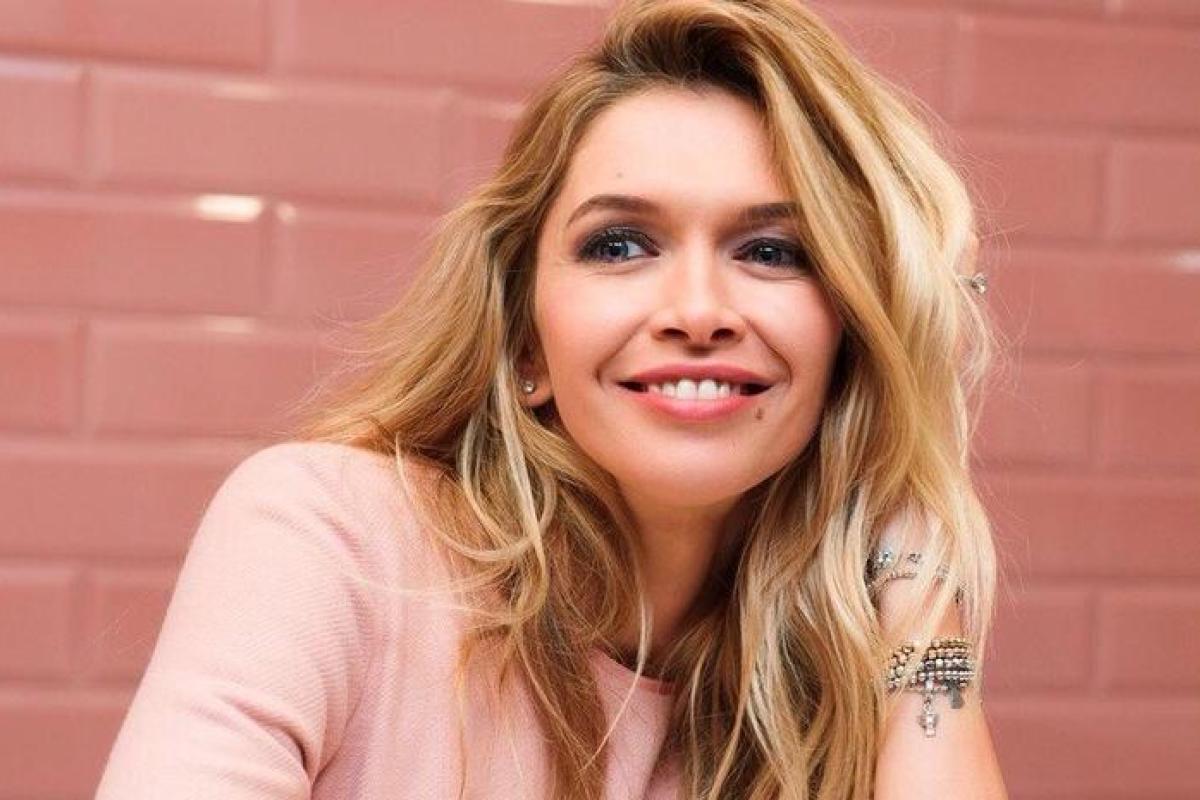 Вера Брежнева опубликовала фото в разных ботинках Вера Брежнева опубликовала фото в разных ботинках