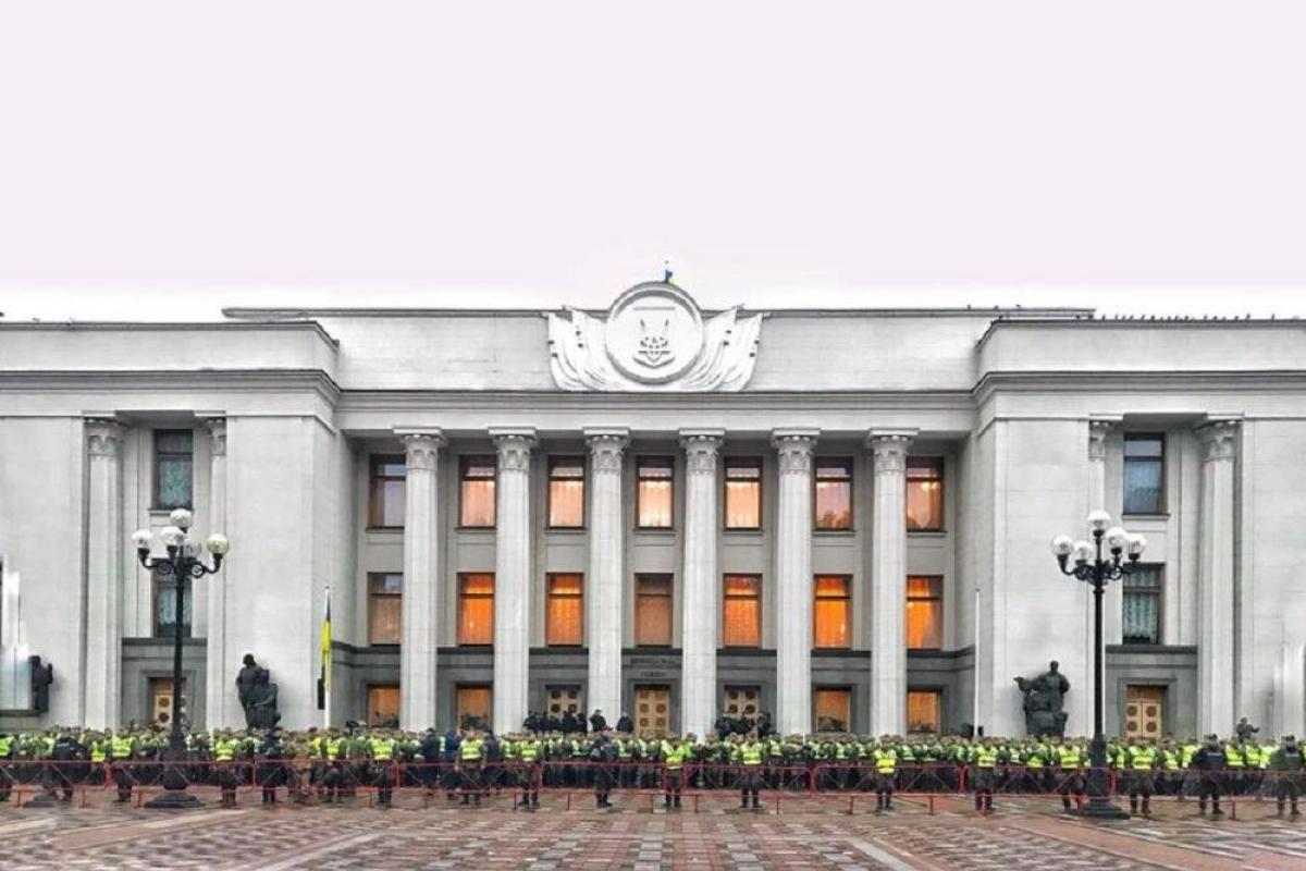 В Киеве митингующие забросали яйцами нардепа Гончаренко