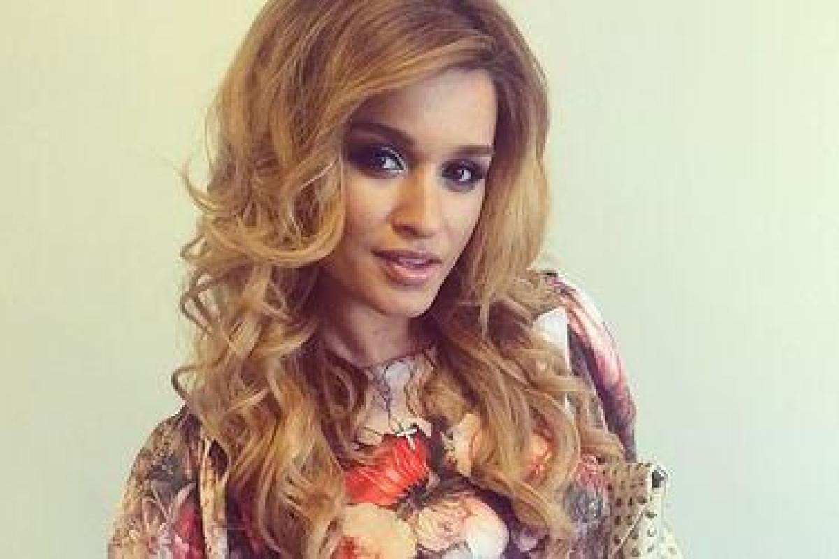 "Образ алкоголички": Поклонники раскритиковали стиль одежды телеведущей Ксении Бородиной "Образ алкоголички": Поклонники раскритиковали стиль одежды телеведущей Ксении Бородиной