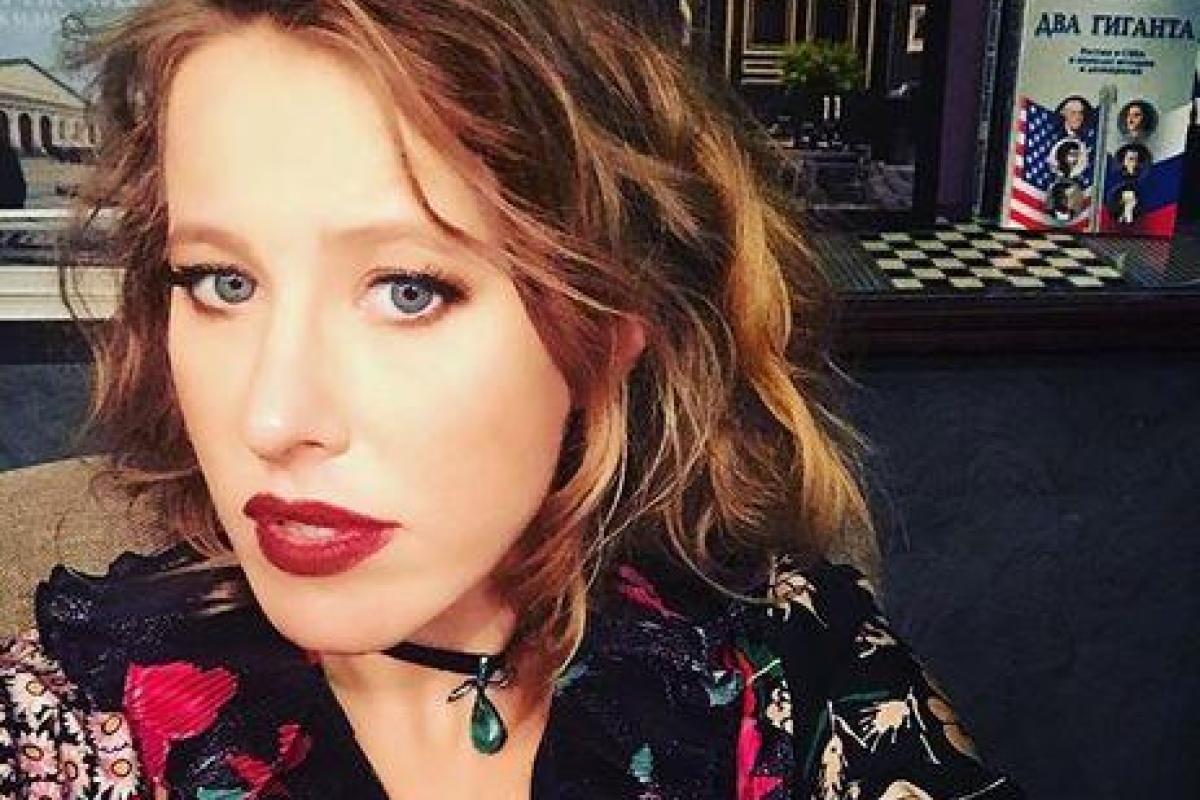 Телеведущая Ксения Собчак оконфузилась в дорогом наряде Телеведущая Ксения Собчак оконфузилась в дорогом наряде