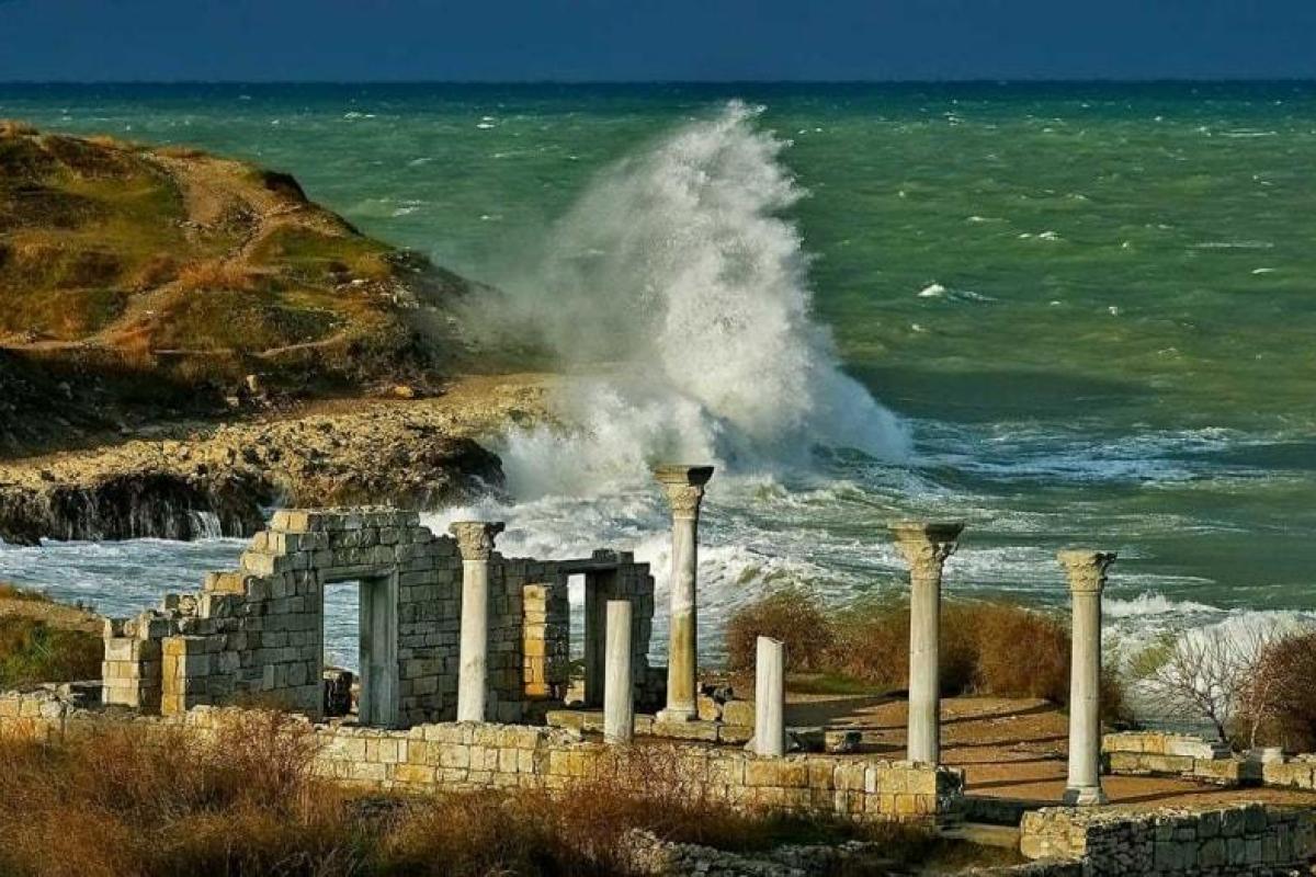 Правительство Москвы обременило Крым долгами: крымчанам грозит потеря собственности