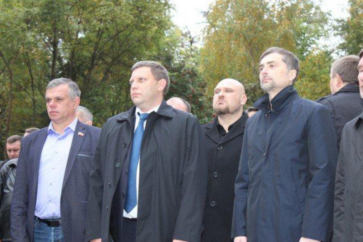 Захарченко и Сурков открыли памятник в Ростове-на-Дону Захарченко и Сурков открыли памятник в Ростове-на-Дону