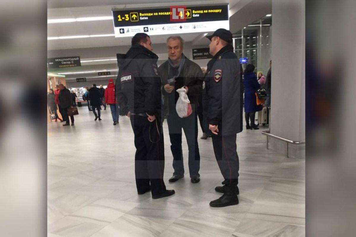 Пьяного актера Балуева сняли с рейса в российском аэропорту Пьяного актера Балуева сняли с рейса в российском аэропорту