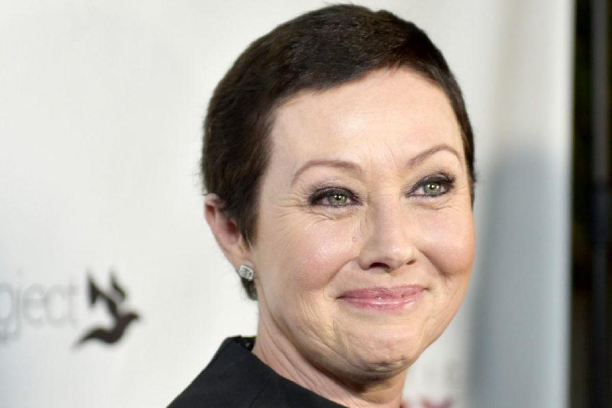 Шэннен Доэрти рассказала о борьбе с раком и показала фото, где она лысеет