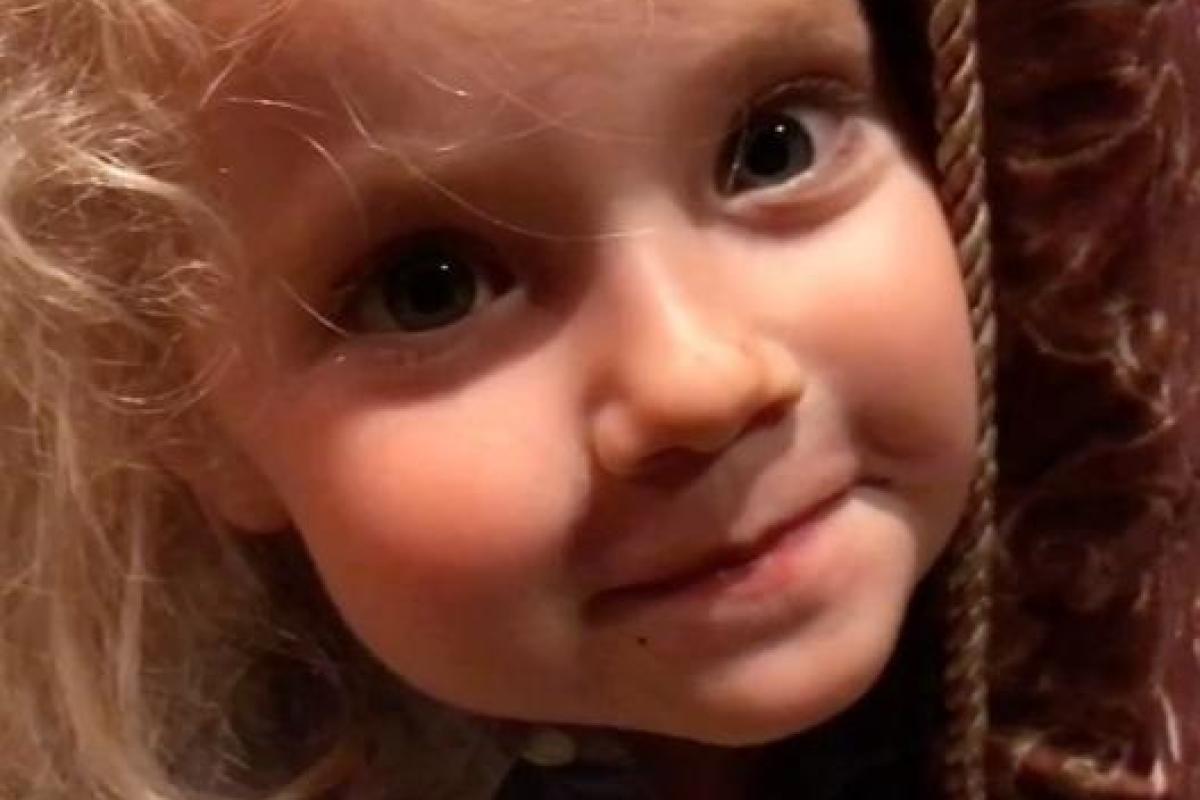 Безумное чаепитие в трех частях: Галкин показал, как Лиза заботится о Гарри Безумное чаепитие в трех частях: Галкин показал, как Лиза заботится о Гарри