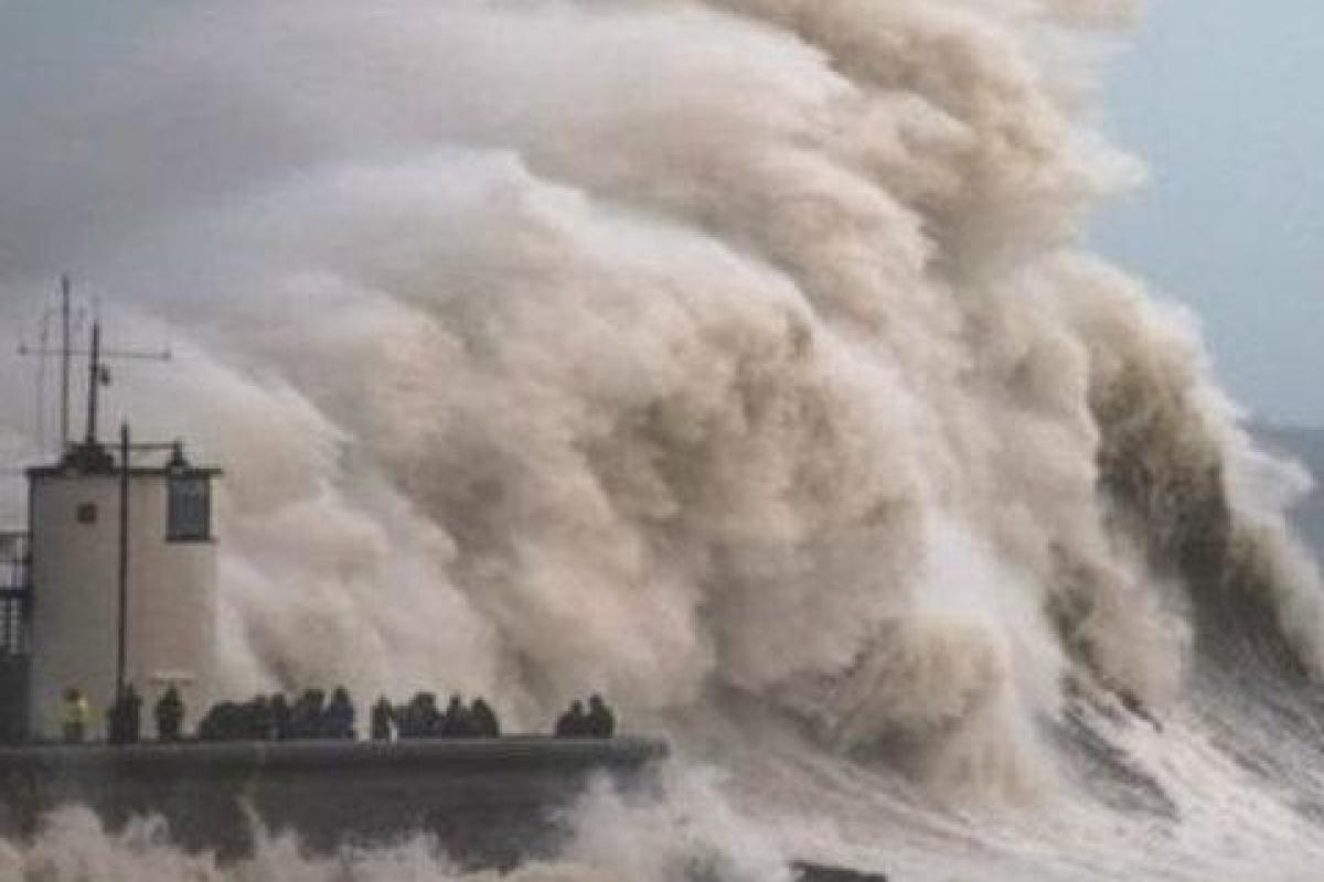 Великобританию атаковал шторм "Брайан"