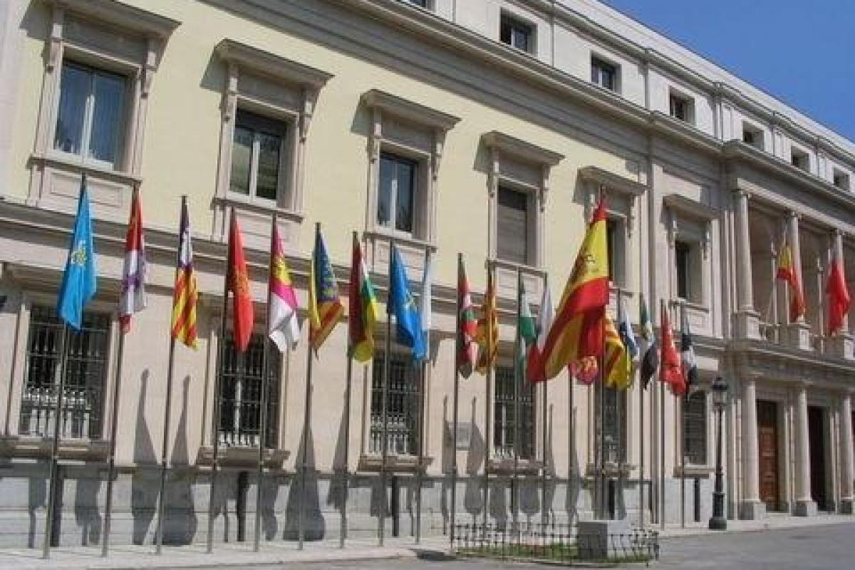 Испания распускает парламент и правительство Каталонии