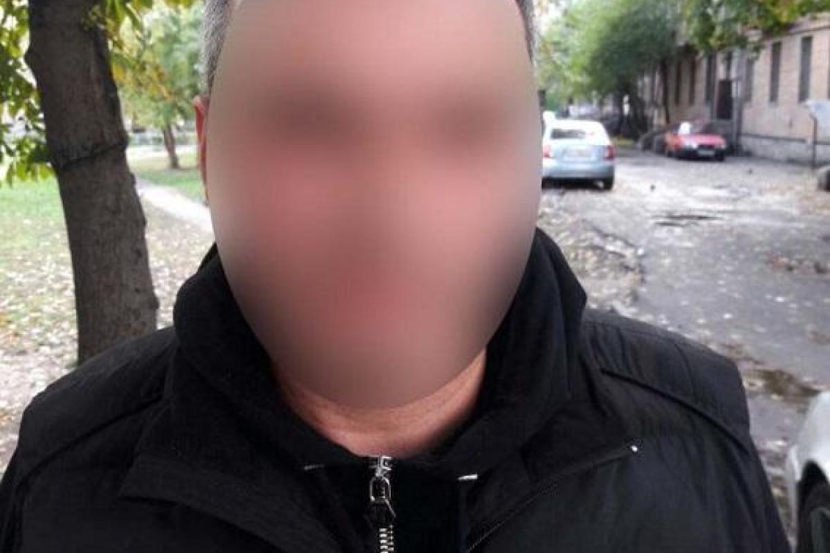 В Киеве задержан иностранец, который украл шубу из чужого автомобиля В Киеве задержан иностранец, который украл шубу из чужого автомобиля