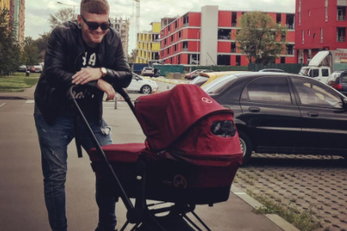 Александр Кривошапко показал маленькую дочь Александр Кривошапко показал маленькую дочь