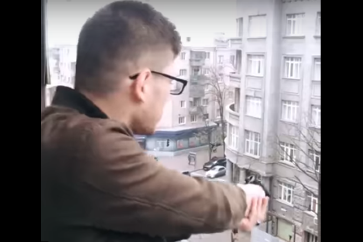 "Харьковский стрелок" учится в одном вузе с Зайцевой и ходит в "альма матер" с оружием "Харьковский стрелок" учится в одном вузе с Зайцевой и ходит в "альма матер" с оружием
