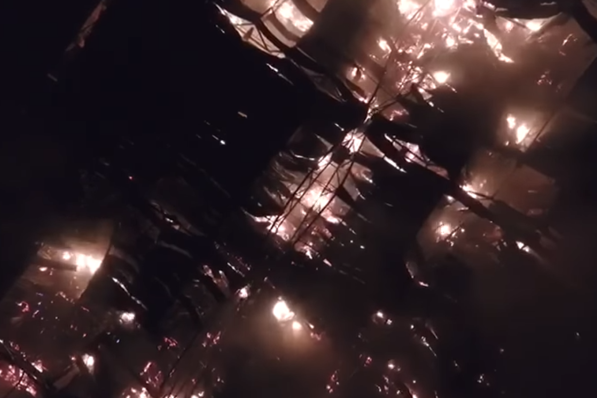 "Кадры из Мордора": горящий рынок в Москве сняли с высоты птичьего полета "Кадры из Мордора": горящий рынок в Москве сняли с высоты птичьего полета