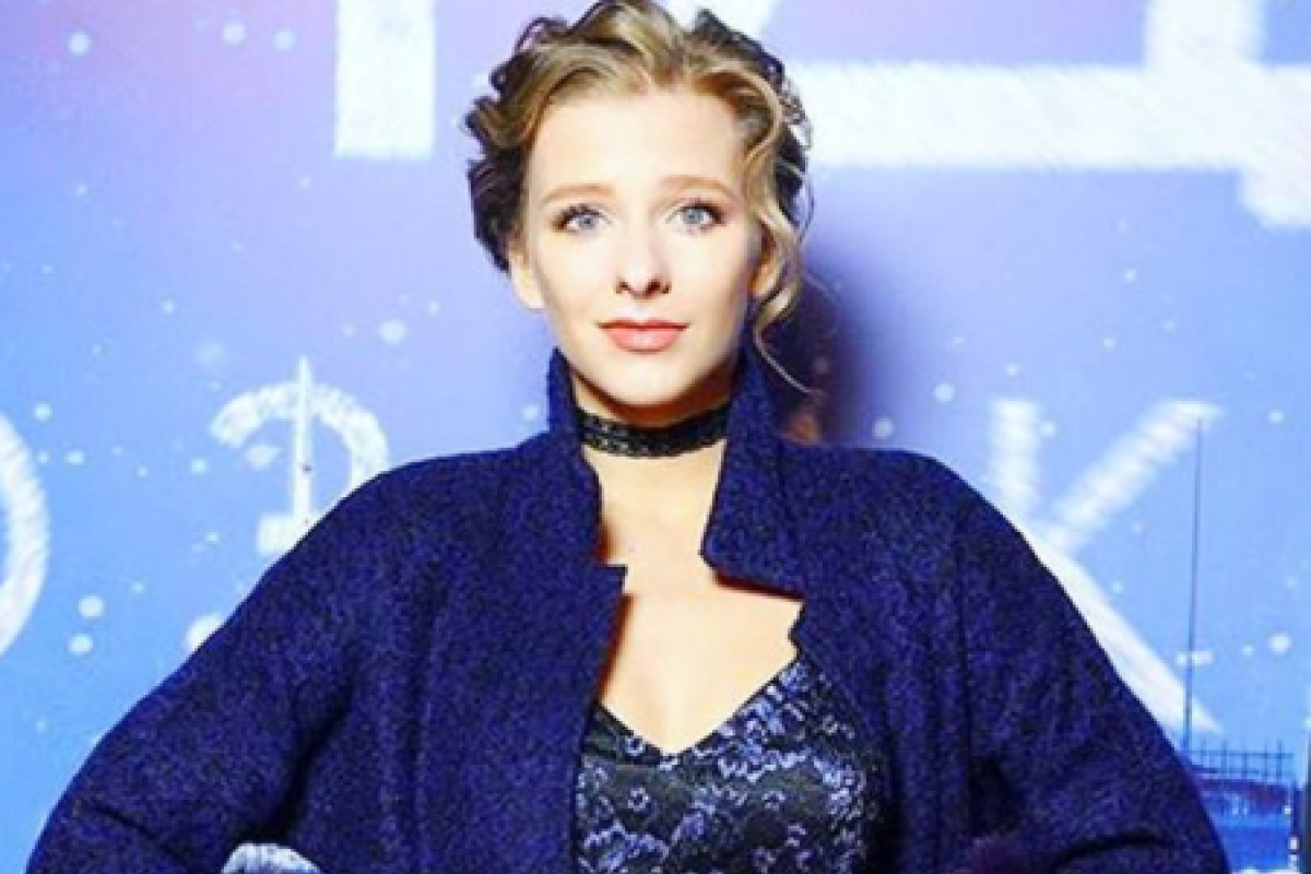 "Галина Сергеевна" из "Папиных дочек" шокировала публику образом "пацанки" "Галина Сергеевна" из "Папиных дочек" шокировала публику образом "пацанки"