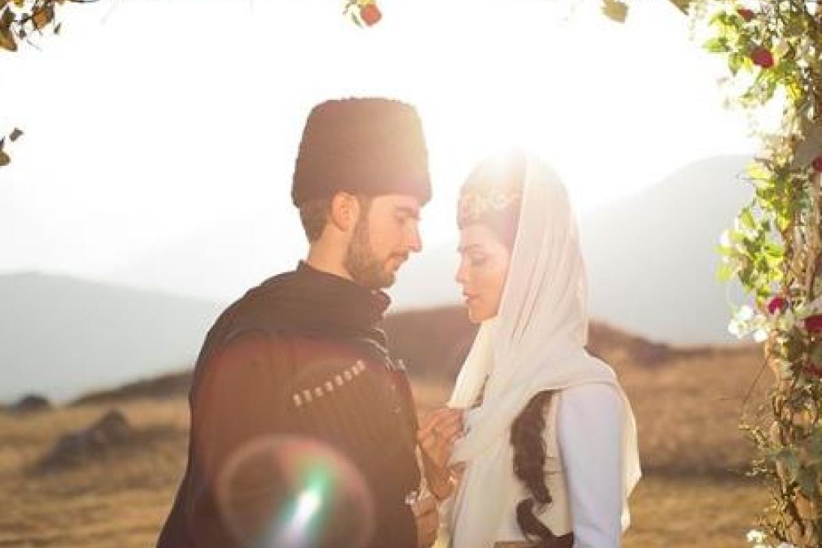 Свадьба Сати Казановой: девушка рассказала о своем уникальном платье Свадьба Сати Казановой: девушка рассказала о своем уникальном платье