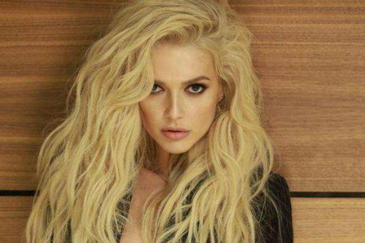 "Анорексия уже": Поклонники раскритиковали фигуру певицы Эрики Герцег "Анорексия уже": Поклонники раскритиковали фигуру певицы Эрики Герцег